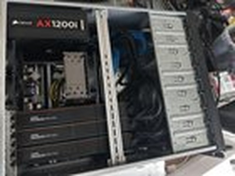 Configurazione hardware con 3 GPU V620 per 96GB di VRAM