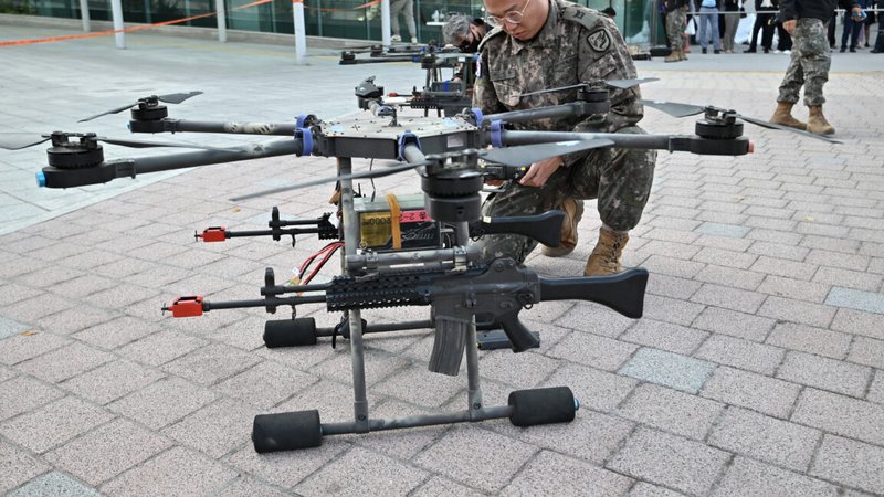La Corea del Sud addestra tutto l'esercito con i droni: l'AI sul campo impone l'inference locale