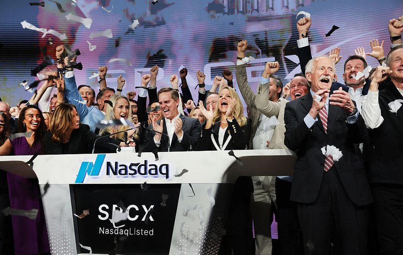 SpaceX Goes Public: A Giant Valued for its AI Potential
