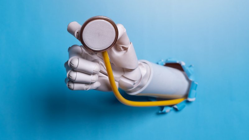 L’AI snellisce le autorizzazioni sanitarie? I medici temono più danni che benefici