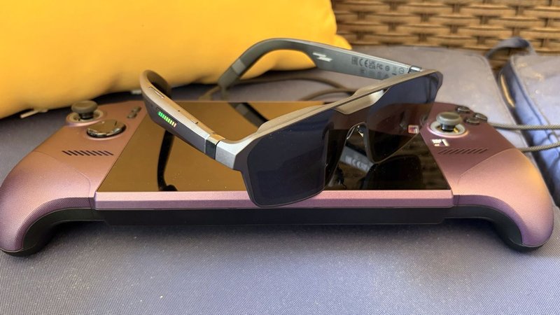 Asus ROG Xreal R1: Ghost review and the void that speaks of local inference