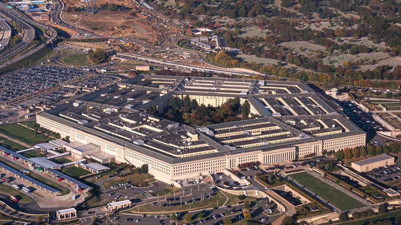 Il Pentagono sigla accordi AI con Big Tech: LLM su reti classificate