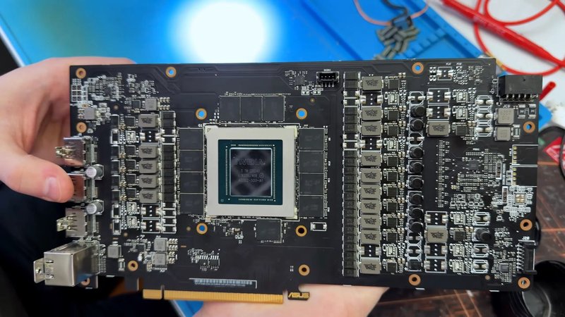 RTX 4090 'rotta' a 350 dollari: dentro una GPU falsa e memoria sostituita