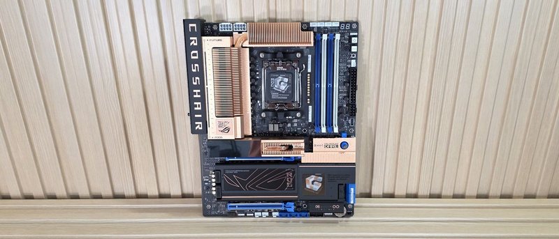 Asus ROG Crosshair 2006: Vent'anni di ROG e l'Evoluzione Hardware per l'AI On-Premise