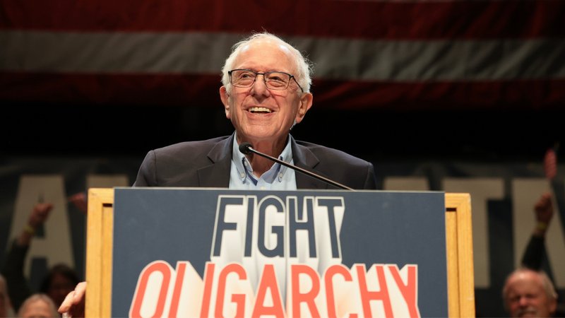 Sanders propone proprietà pubblica del 50% nelle aziende AI USA