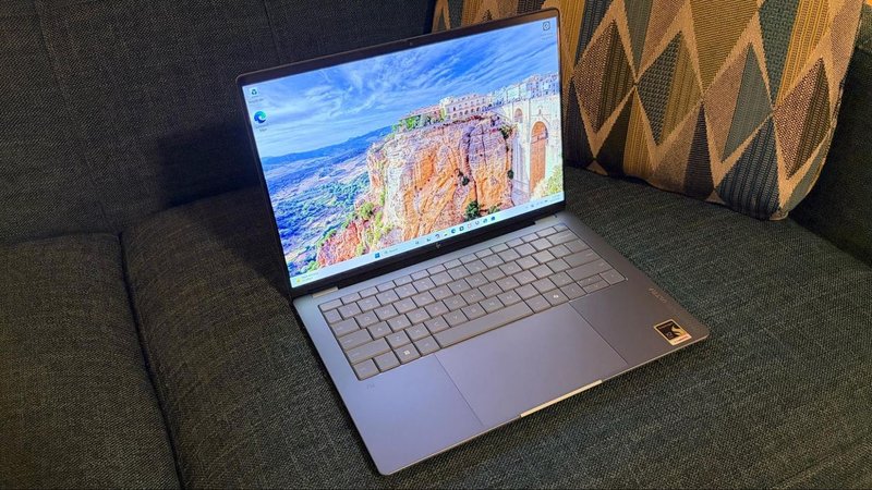 HP OmniBook Ultra 14: Snapdragon e autonomia da record, ma il prezzo fa discutere