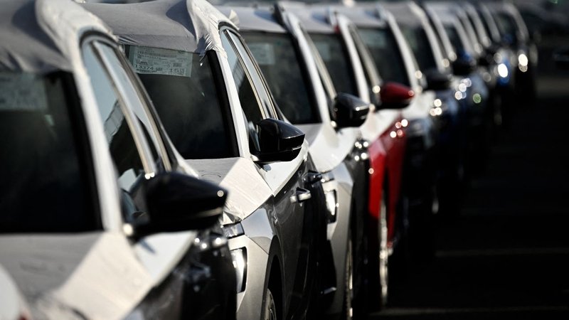 Crisi chip: l'UE costretta a derogare al bando per salvare l'industria automobilistica europea
