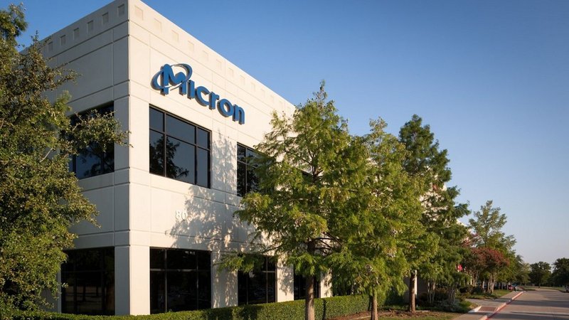 Micron avvia la produzione di DRAM avanzata in Virginia: impatti su supply chain e settori strategici