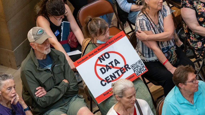 Opposizione crescente ai data center AI: quasi la metà degli americani contraria