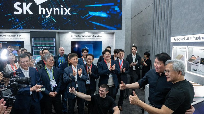 SK hynix: raddoppio capacità memorie AI, carenza prevista fino al 2030