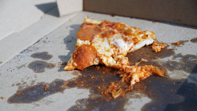 Pizza Hut's AI Delivery System Under Fire: Extended Times and $100 Million Lawsuit