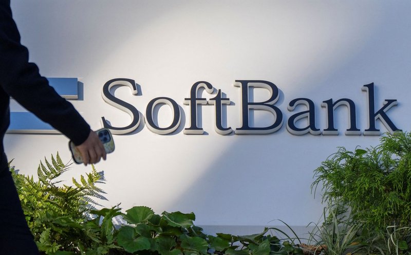 SoftBank punta a batterie proprie per i data center AI: produzione su scala GWh entro il 2028