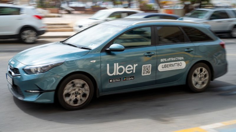 Uber frena sulla spesa AI: il CEO avverte sui limiti del 'tokenmaxxing' e il valore di prodotto