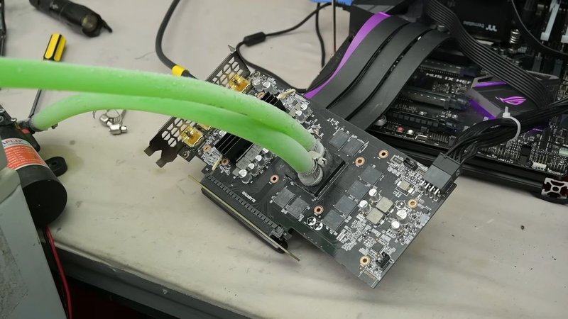 Bare die and 3D-printed block push RTX 2060 Super to 28°C under load