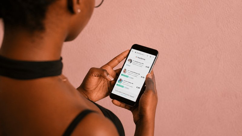 Doctorsa raccoglie 1 milione di euro: la telemedicina per viaggiatori punta sull'AI agentic e la sovranità dei dati
