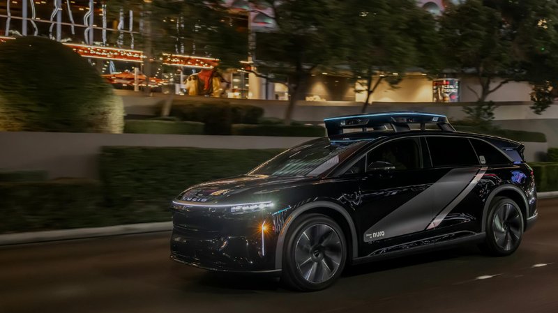 Uber e Nuro avviano test per robotaxi Lucid Gravity con Nvidia Drive AGX Thor