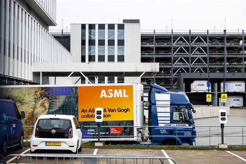 ASML Extends Low NA EUV Support, Ramps Up High NA Production