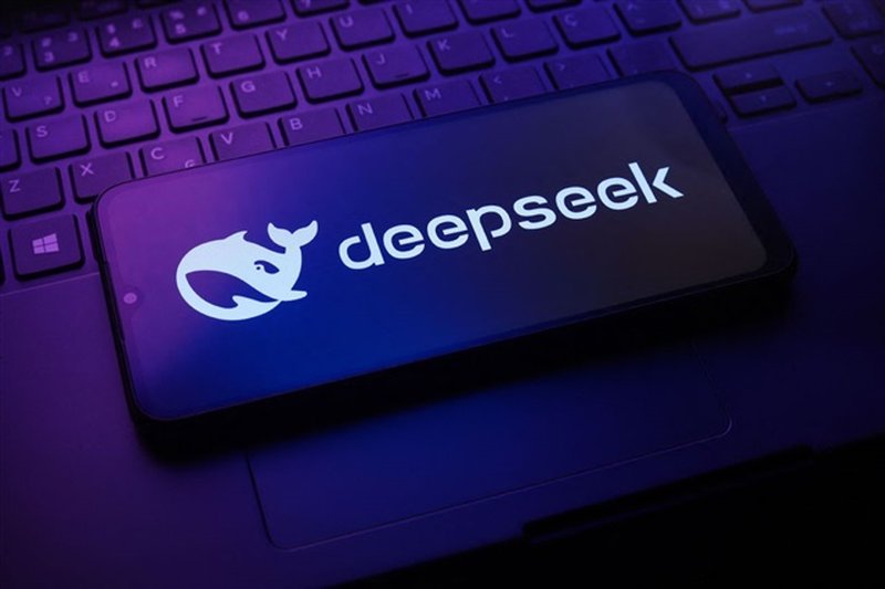 DeepSeek Reportedly Weighs First External Fundraising Amidst Intense AI Competition