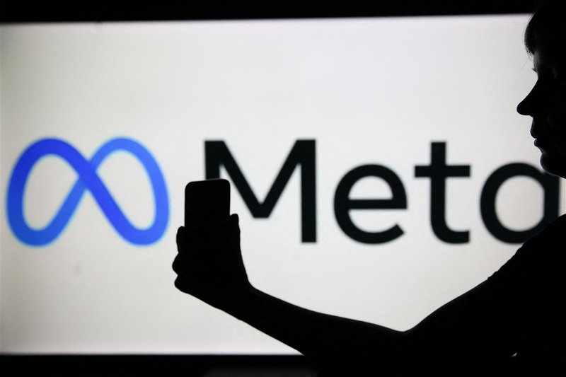 AI Investments and Reorganization: Microsoft and Meta Reduce Workforces