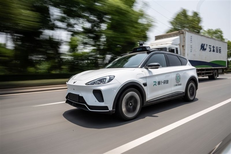 Cina blocca nuovi permessi per la guida autonoma dopo incidente Baidu