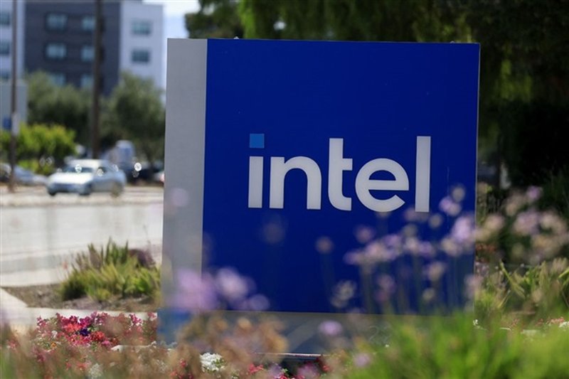 Intel rafforza la strategia AI: un ex dirigente Qualcomm alla guida dell'unità PC e AI fisica