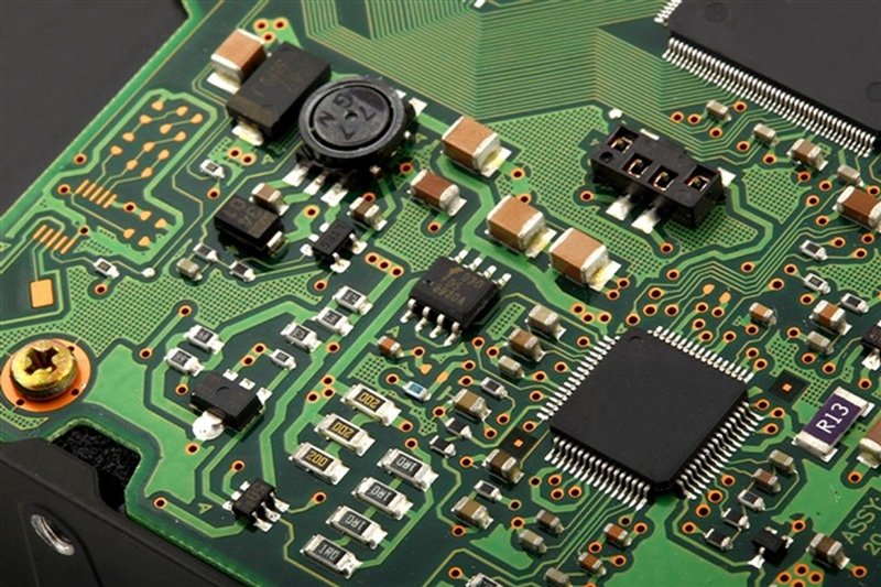 Tech Supply Chain Navigates Pricing Tightrope as AI Demand Lifts Costs