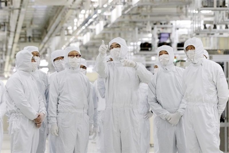 Samsung and SK Hynix Accelerate AI Memory Expansion: On-Premise Infrastructure Impacts