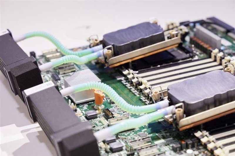 L'ondata dell'AI accende la corsa ai brevetti nel raffreddamento server