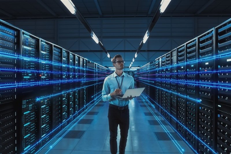 L'AI spinge la domanda di fibra ottica: Nvidia e Corning accelerano la produzione