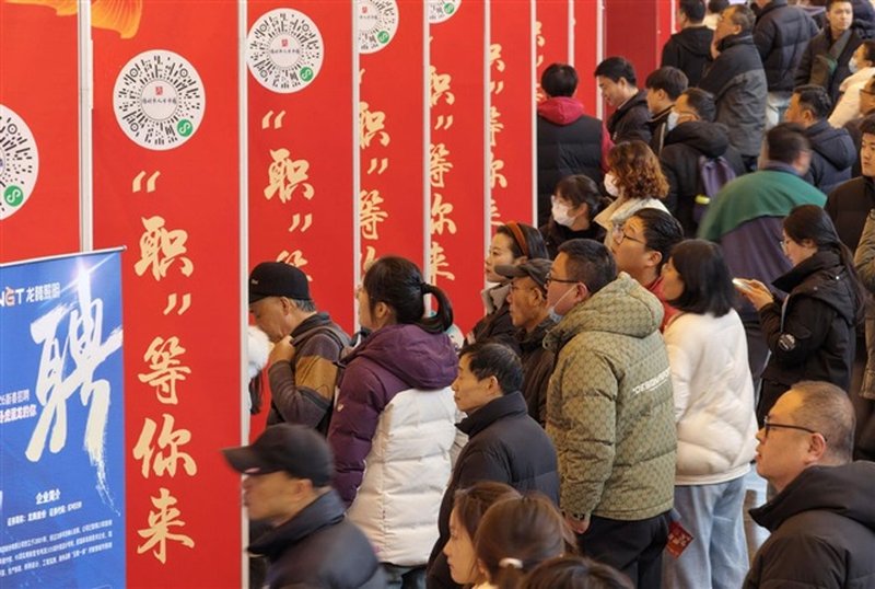 La Cina vieta i licenziamenti ufficialmente motivati dall'IA: un segnale per le strategie aziendali