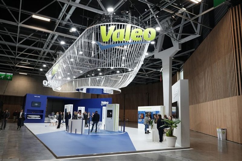 Valeo ridefinisce la strategia: focus su data center AI, robotica e difesa