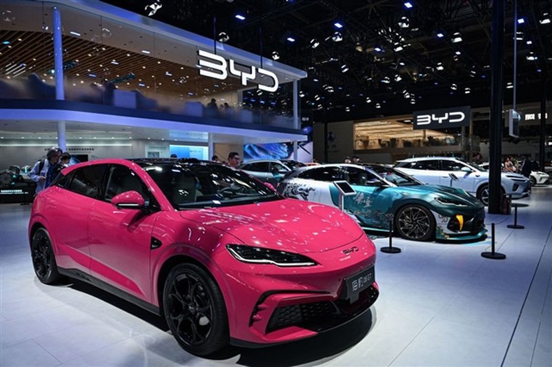 BYD svela piattaforma AI: l'evoluzione dei veicoli elettrici tra software e hardware