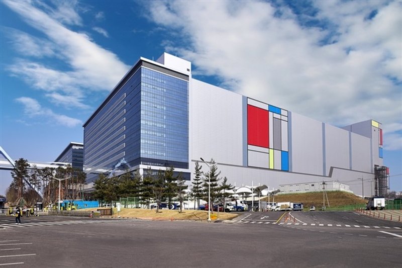 Samsung Reportedly Opening Fab Data to Suppliers in AI Factory Push
