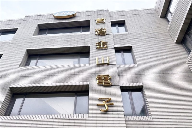 AI alimenta domanda di condensatori snap-in: Chinsan beneficia degli ordini in eccesso