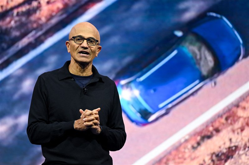 Nadella (Microsoft): i profitti dell’IA non devono restare in mano a pochi colossi