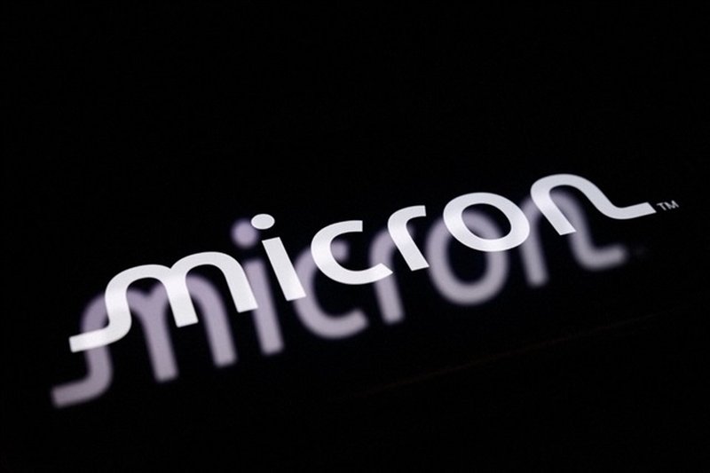 Carenza memoria AI: Micron avverte che durerà oltre il 2027, contratti da 100 miliardi
