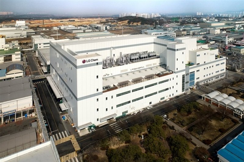 LG Chem considers CCL expansion as AI chip demand strains supply chain