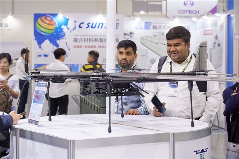 Taiwan riavvia il piano droni da 210 miliardi NT$, spinta alla sovranità dei dati e all'AI on-premise