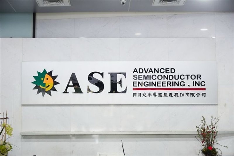 AI chip packaging bottleneck hands OSATs pricing power through 2027
