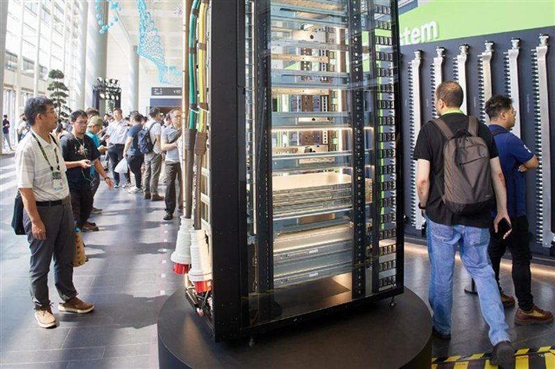 Fame di server fino al 2027: la supply chain si restringe, cosa cambia per l'LLM on-premise
