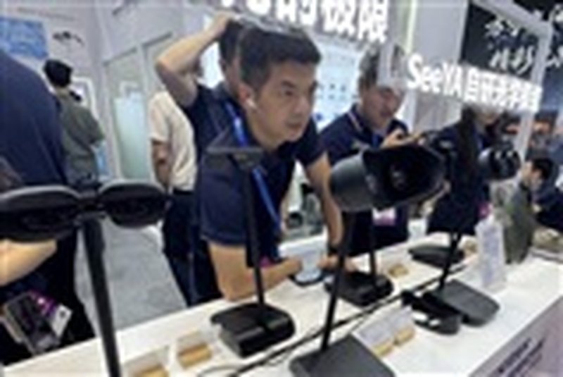 Gli occhiali AI cinesi accelerano, e la filiera hardware si ribalta