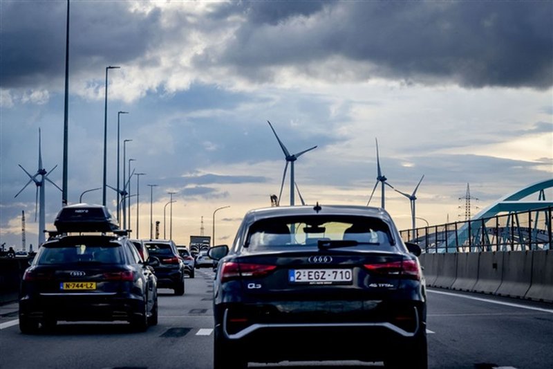 Stretta sulla memoria AI: le case auto blindano la supply chain