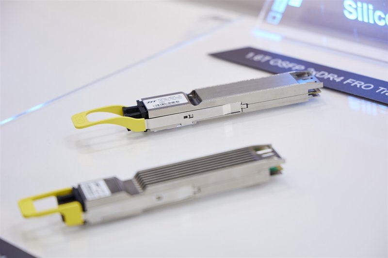 Il boom hardware AI premia i fornitori di CCL e rack, ma i moduli ottici restano in bilico
