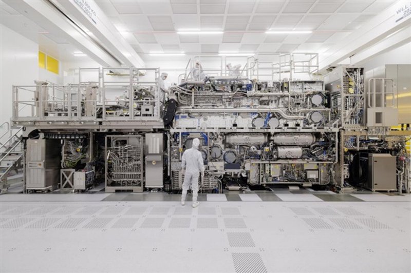 ASML rivede le stime 2026 al rialzo: domanda AI per chip logici e memoria in forte crescita