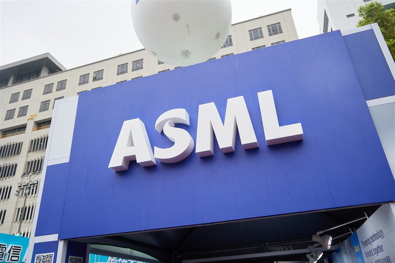 Intel qualifica l'High-NA EUV per Panther Lake: ASML prepara il resto dell'industria
