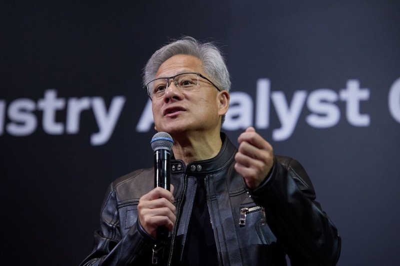 Jensen Huang: «Gli agenti AI sono strumenti, non esseri senzienti»