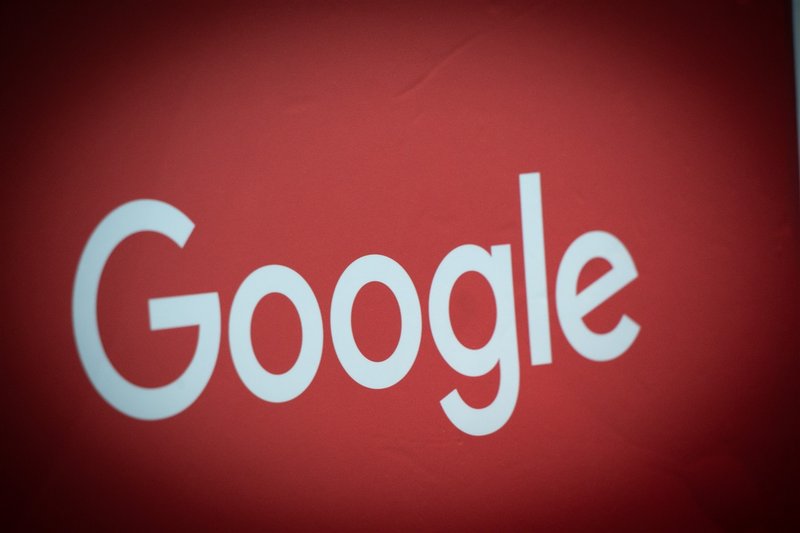 DMA: Bruxelles ordina a Google di aprire le funzioni AI di Android e condividere i dati di Search