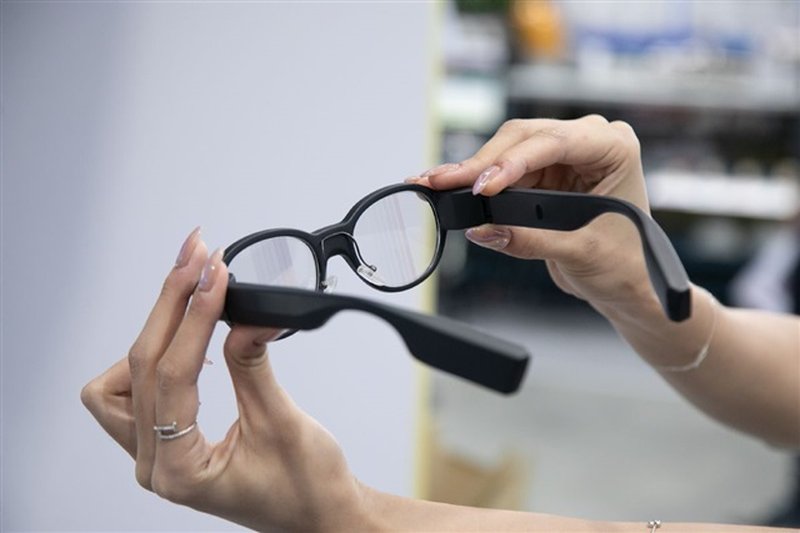 Occhiali smart, è l’ecosistema AI a decidere la partita