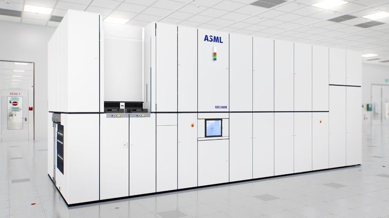 Scontro USA-ASML sugli strumenti litografici: l’azienda nega che una macchina top sia in Cina