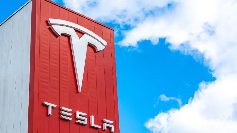 Tesla alza a 25 miliardi di dollari il CapEx per il 2026